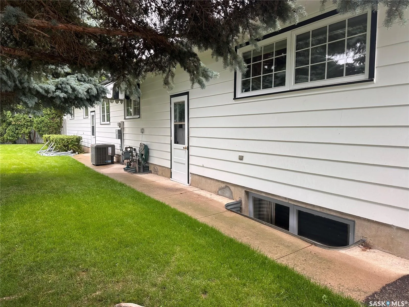 1341 King CRESCENT