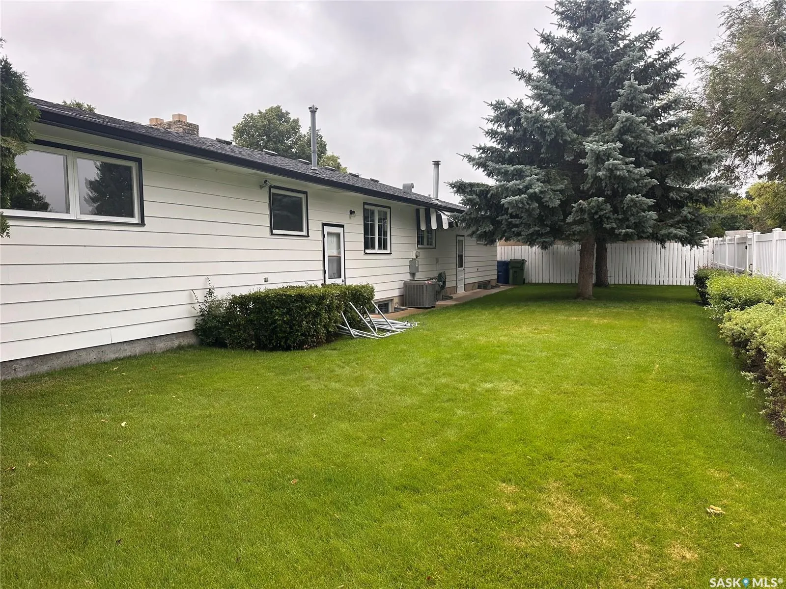 1341 King CRESCENT
