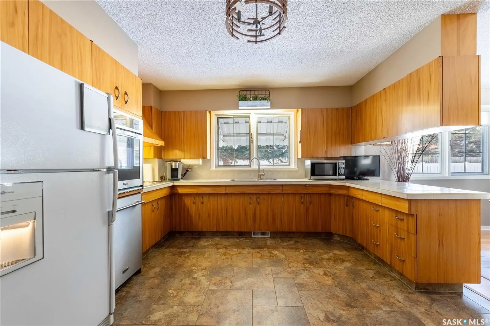 1341 King CRESCENT