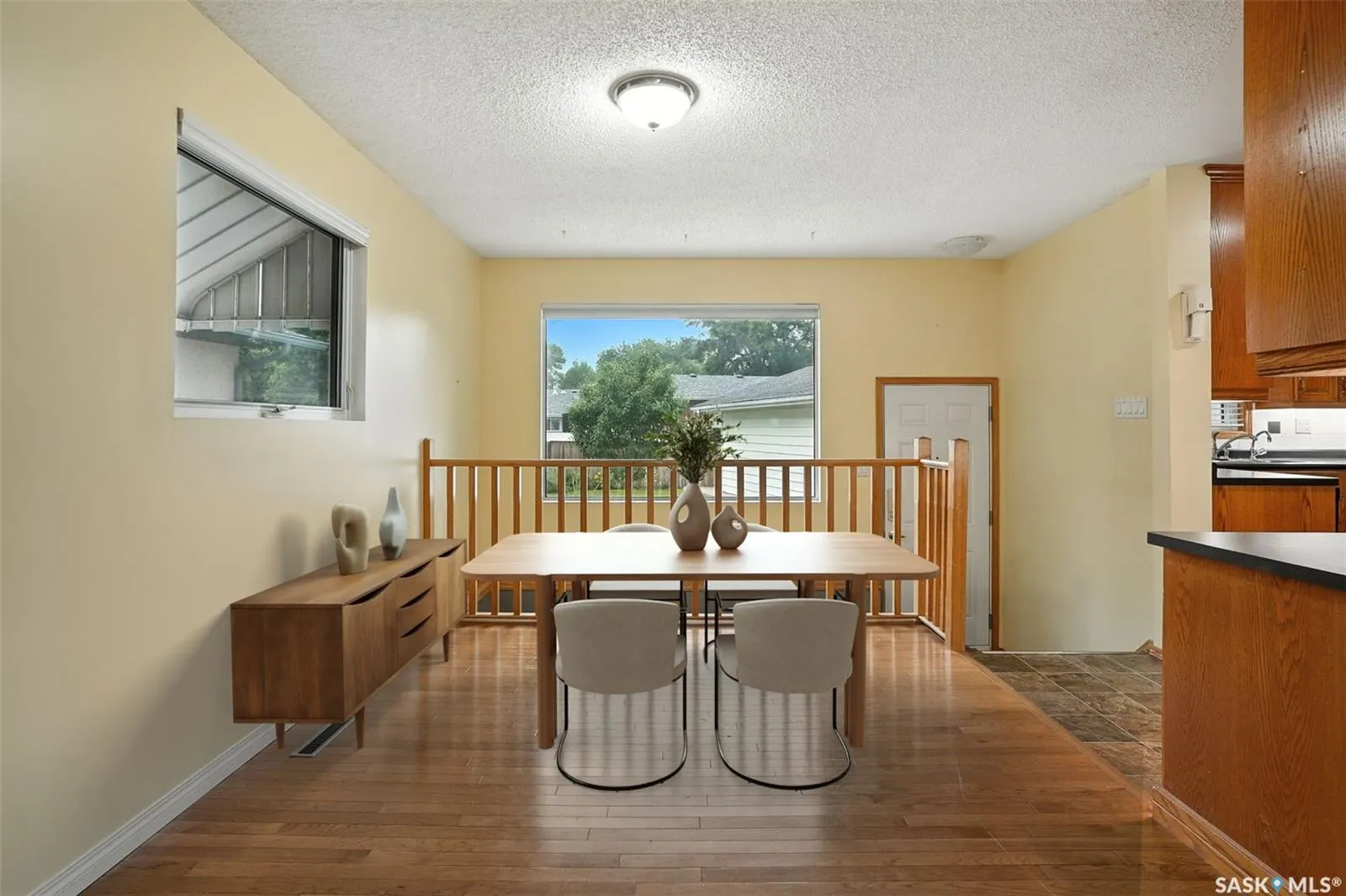 2210 Easthill