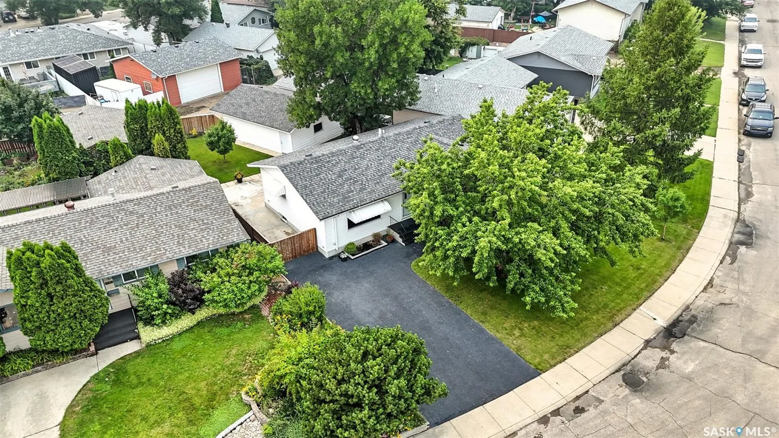 2210 Easthill