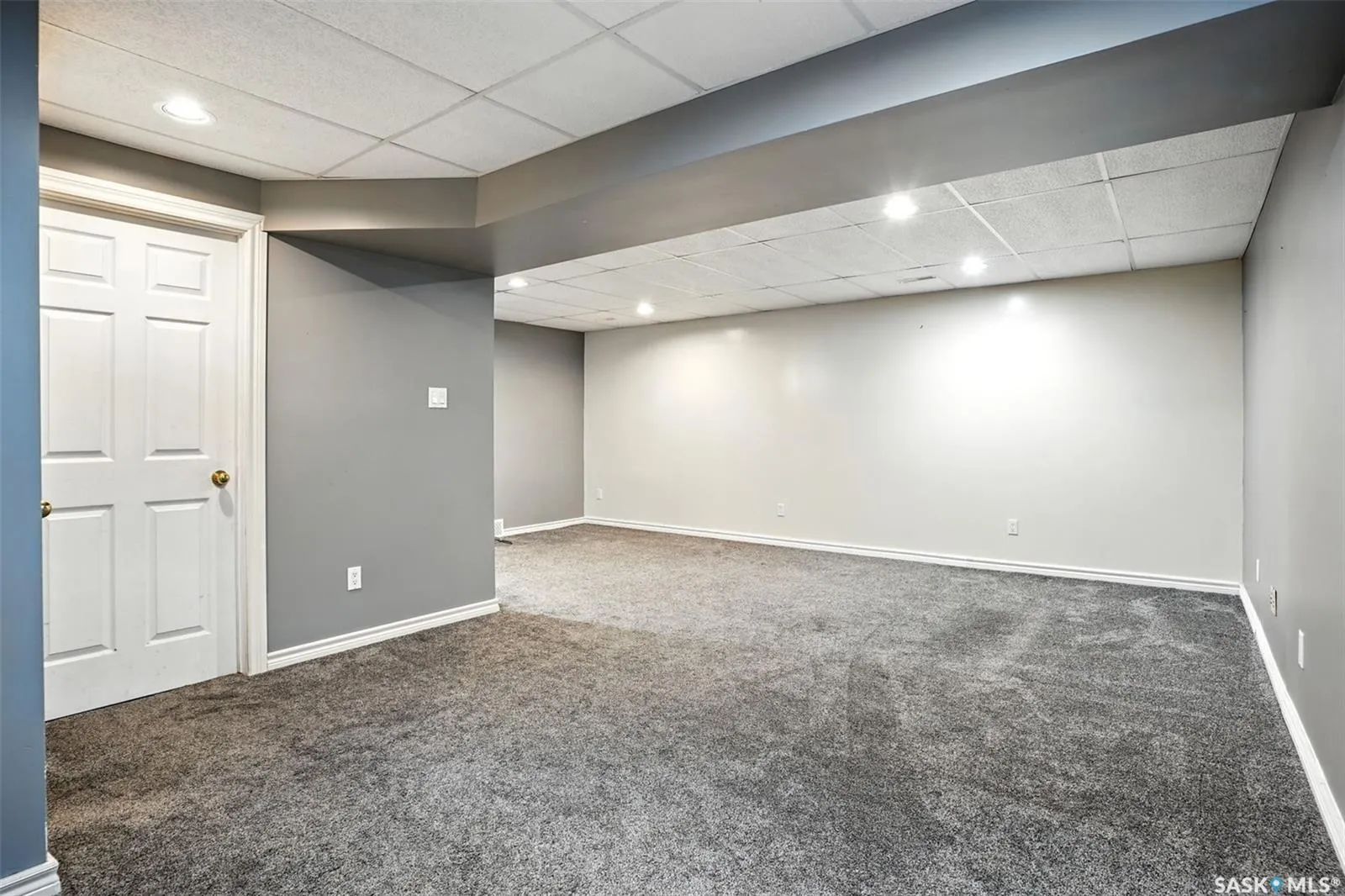 2210 Easthill