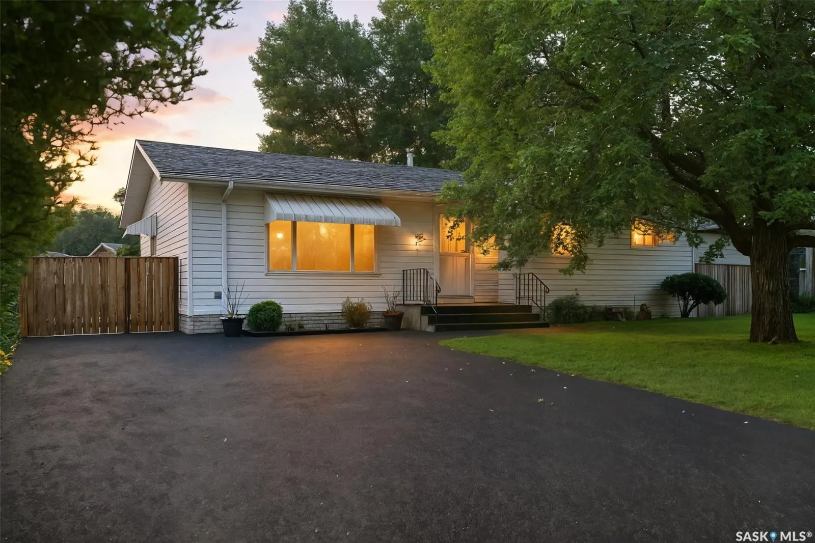 2210 Easthill