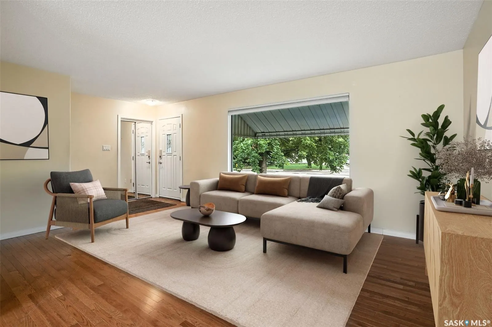 2210 Easthill