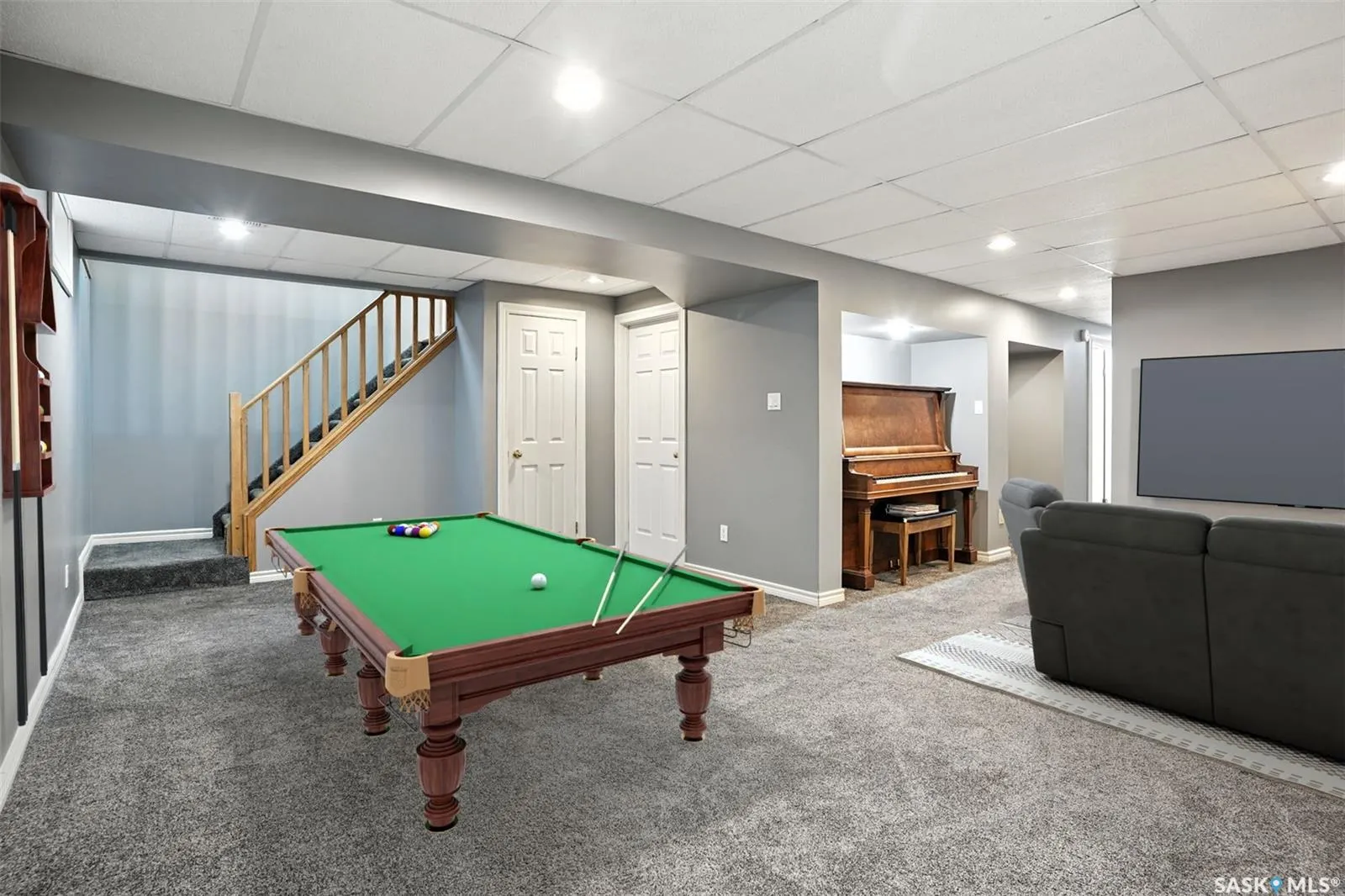 2210 Easthill