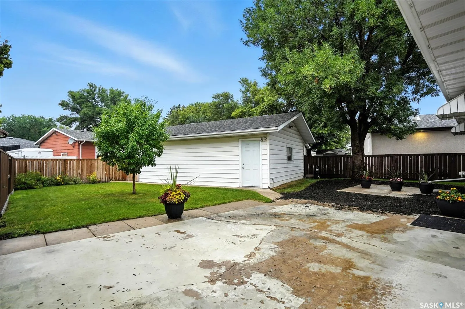 2210 Easthill