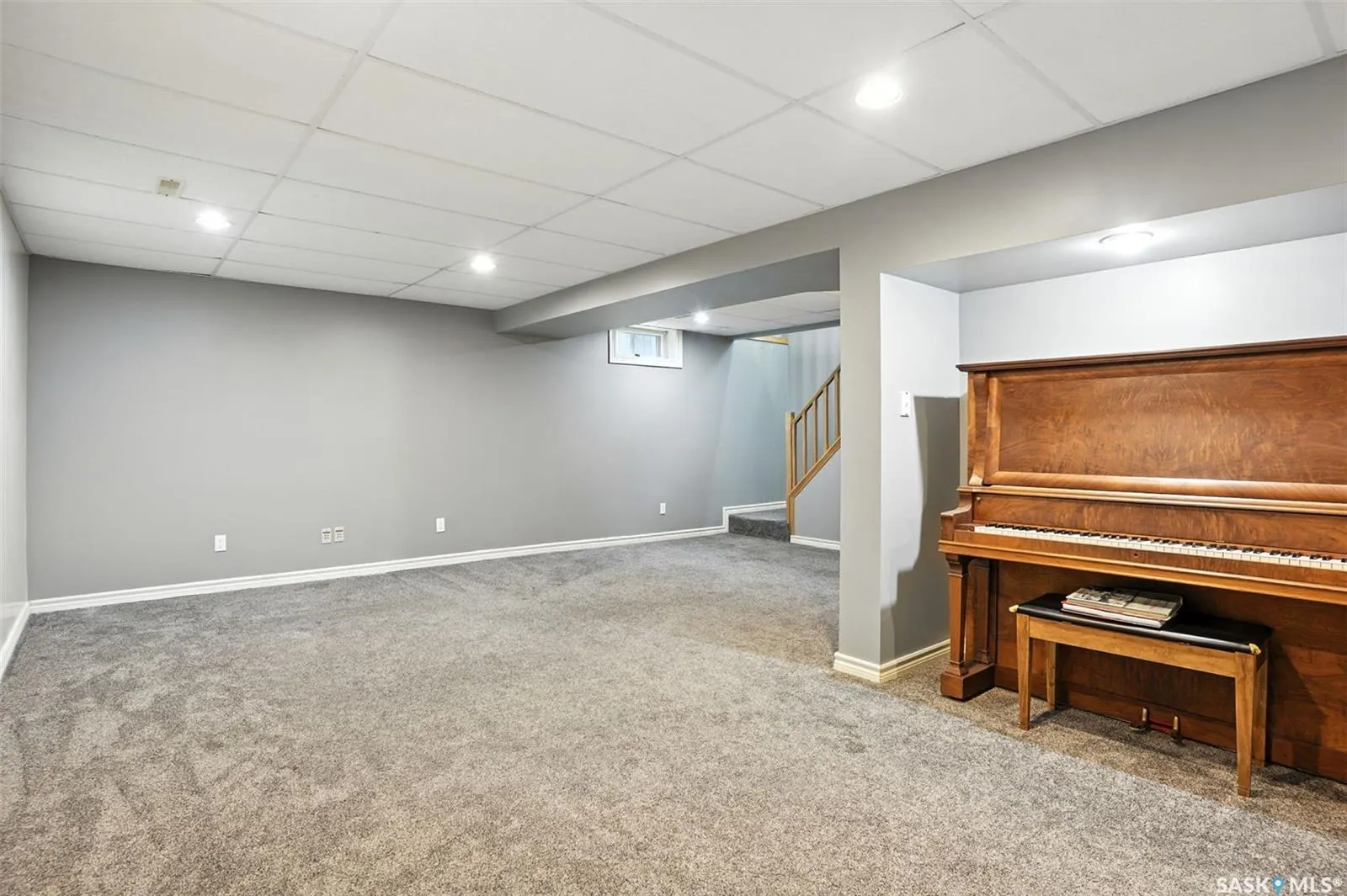 2210 Easthill