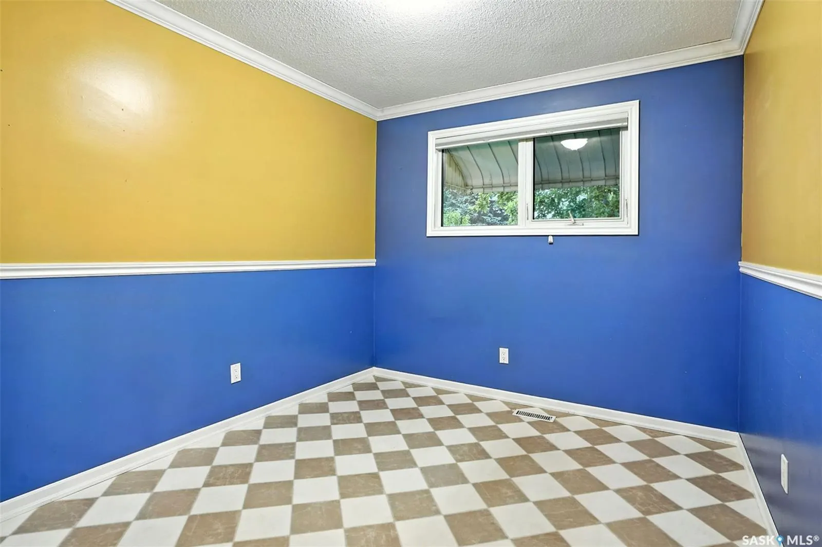 2210 Easthill