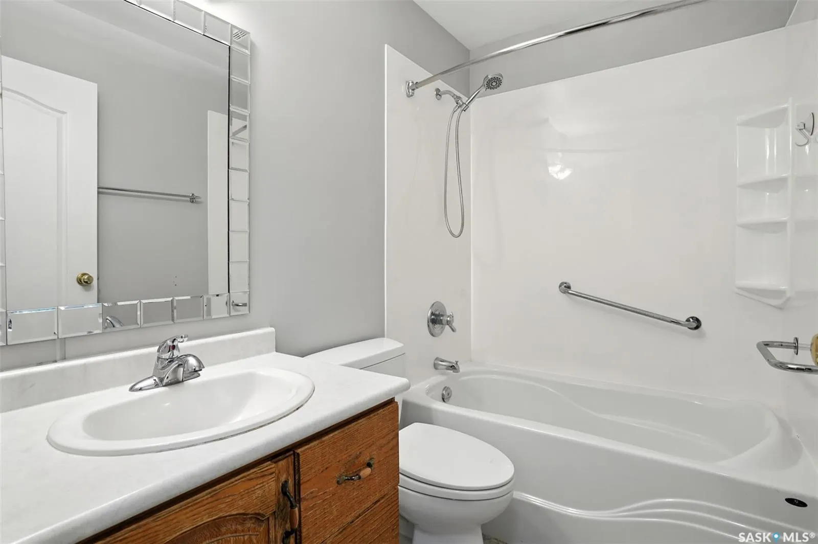 2210 Easthill