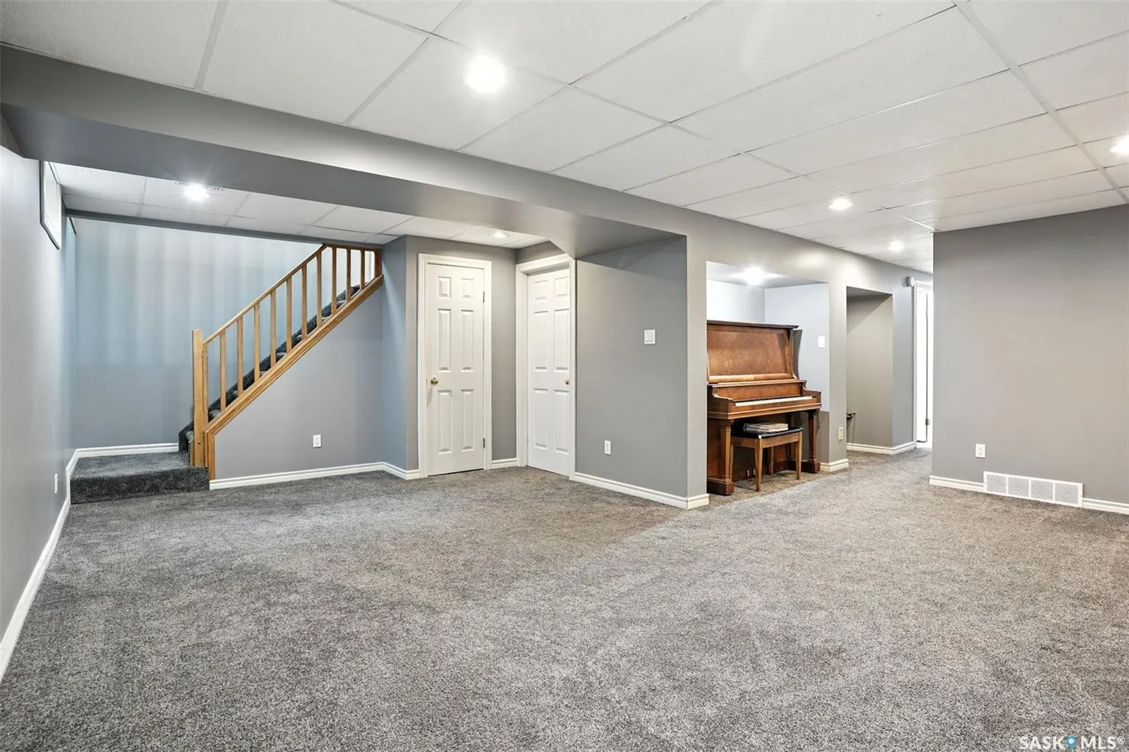 2210 Easthill