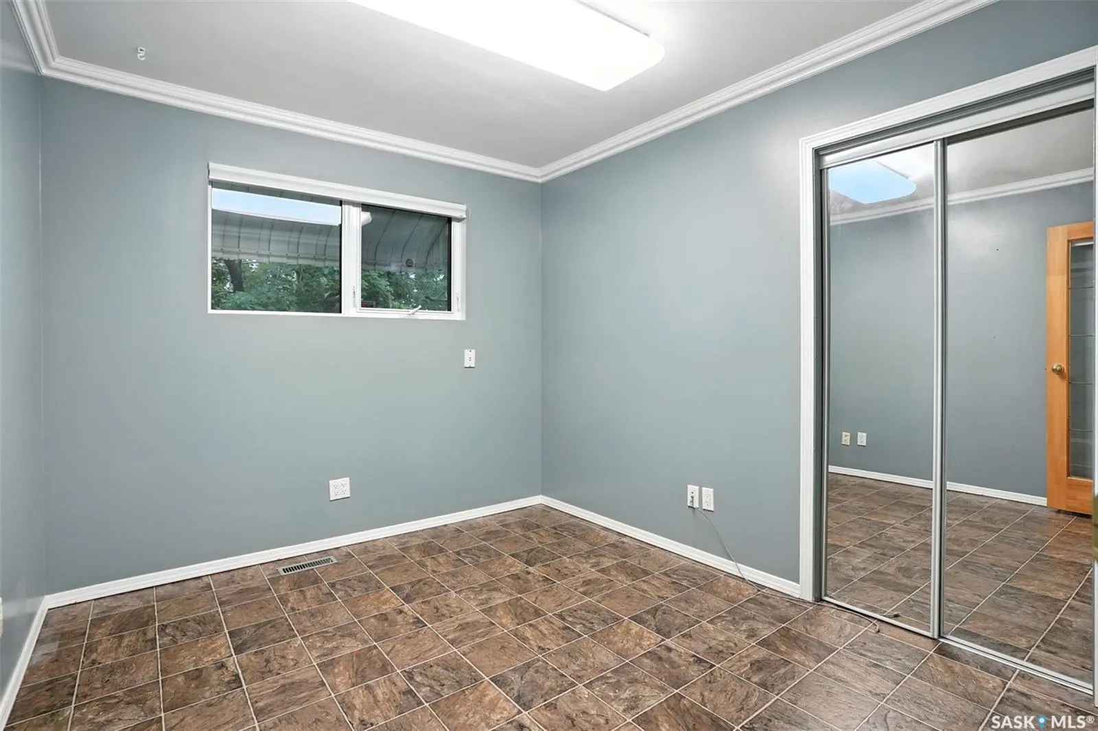 2210 Easthill