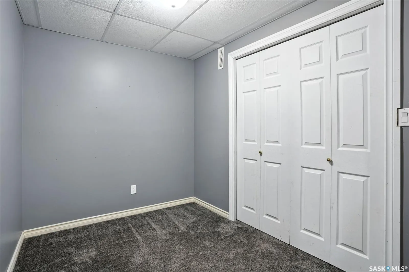 2210 Easthill