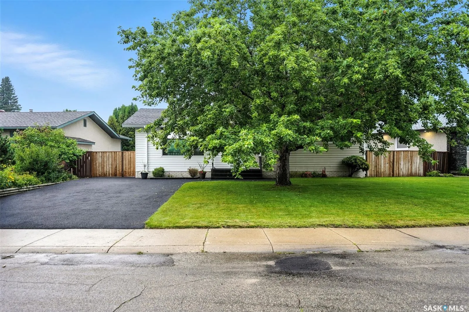 2210 Easthill