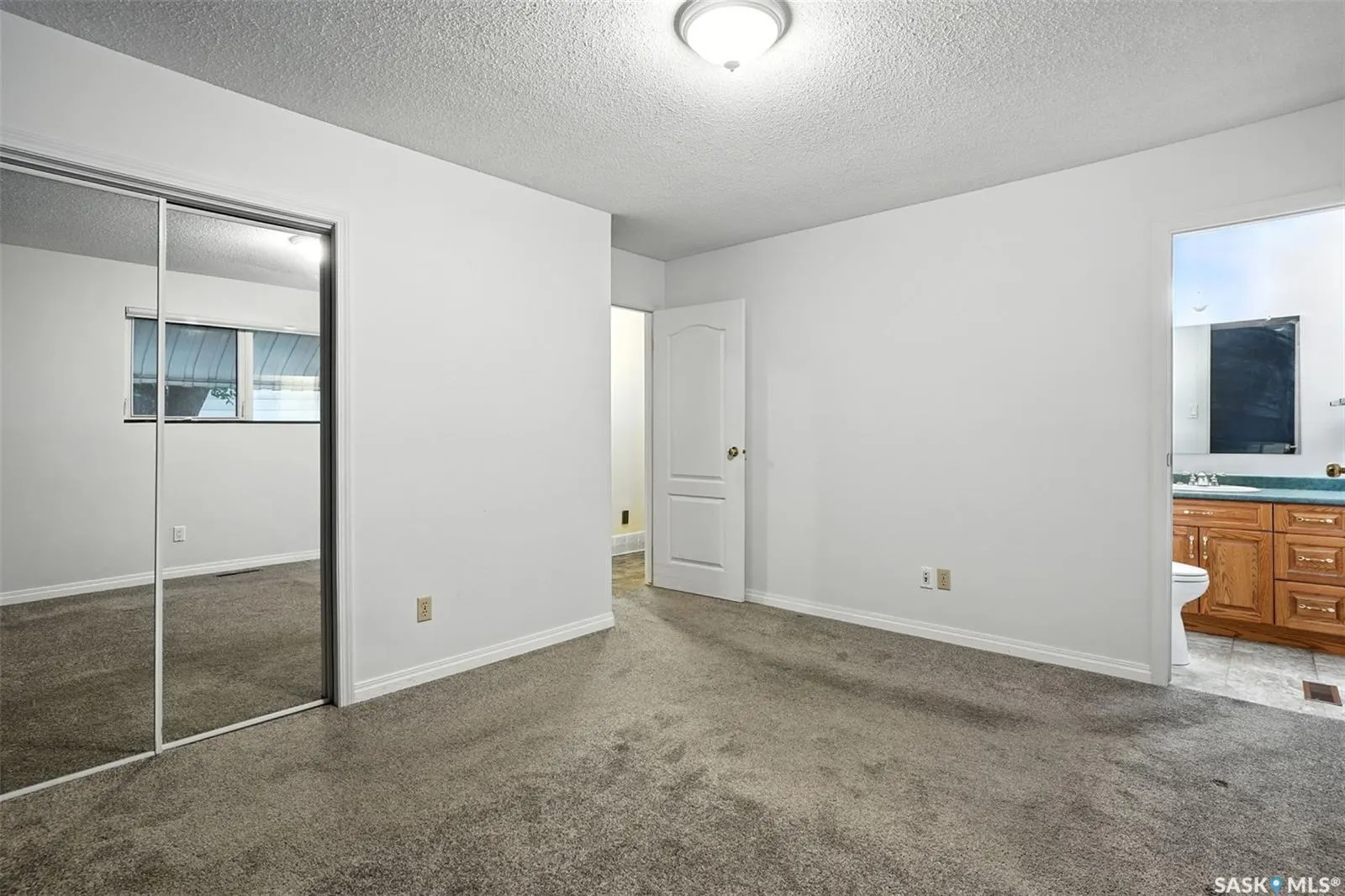 2210 Easthill