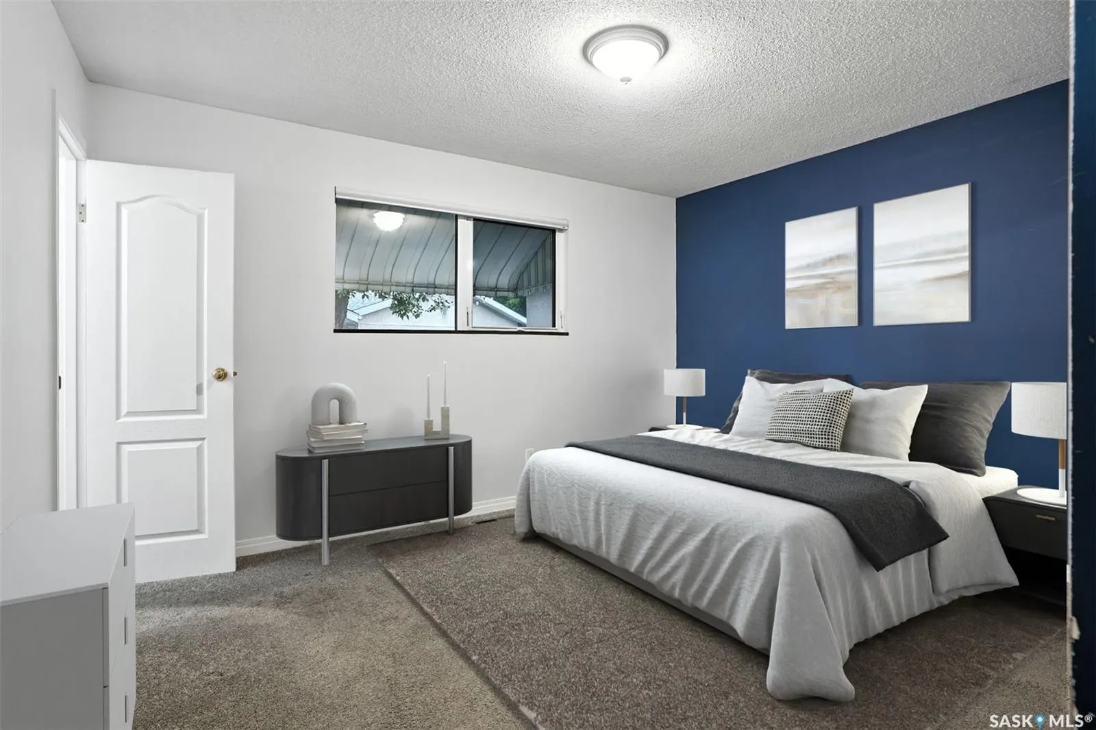2210 Easthill