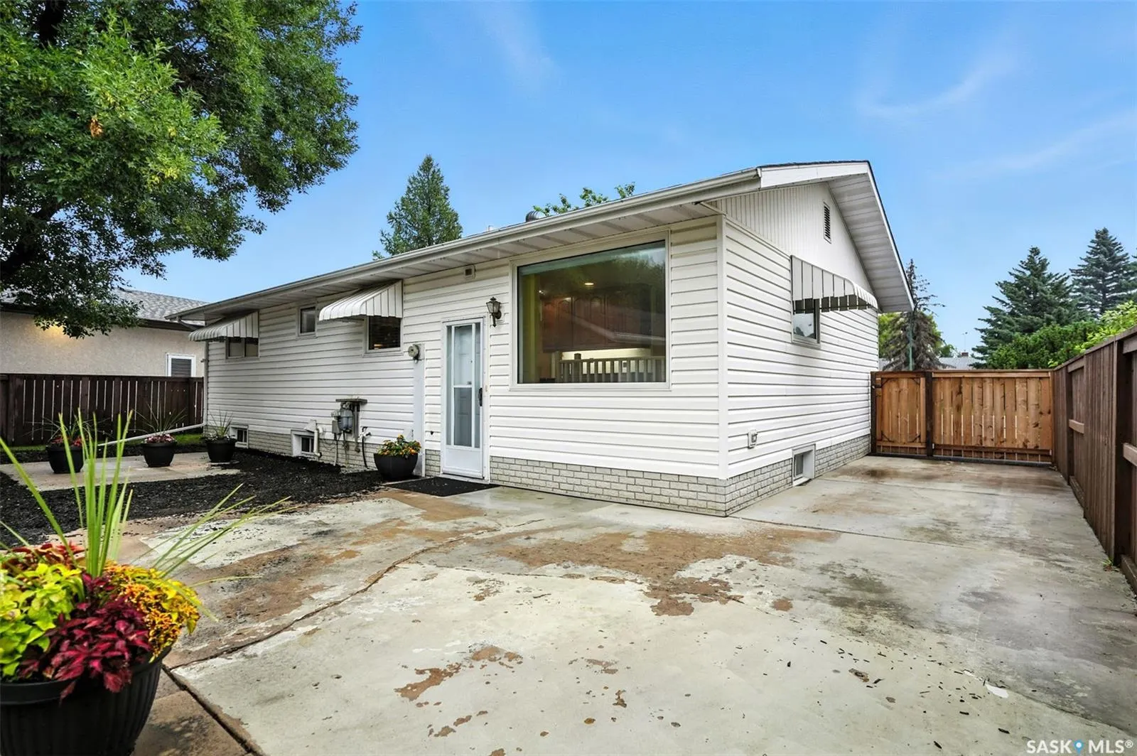 2210 Easthill