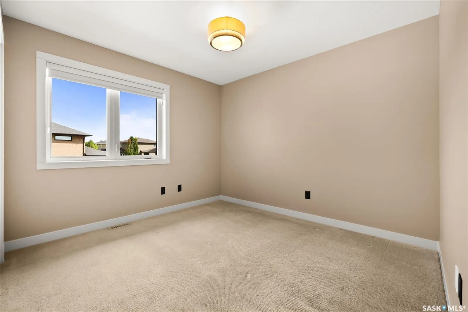 8062 Wascana Gardens DRIVE