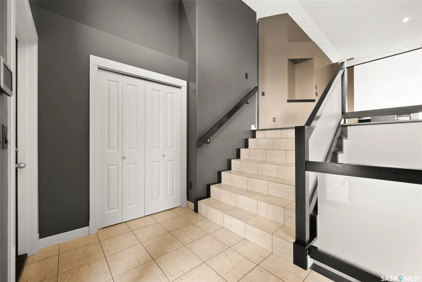 8062 Wascana Gardens DRIVE