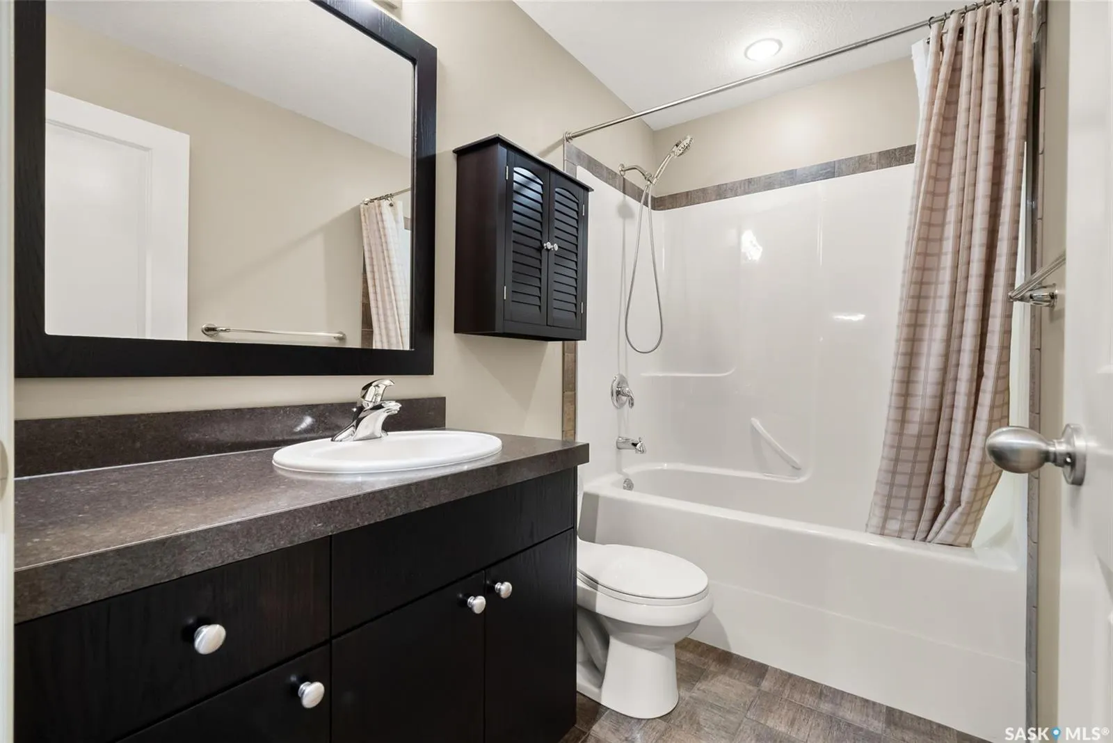 8062 Wascana Gardens DRIVE