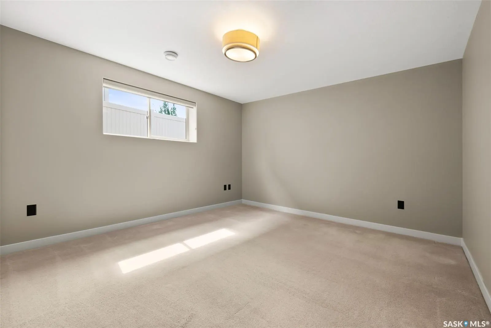 8062 Wascana Gardens DRIVE