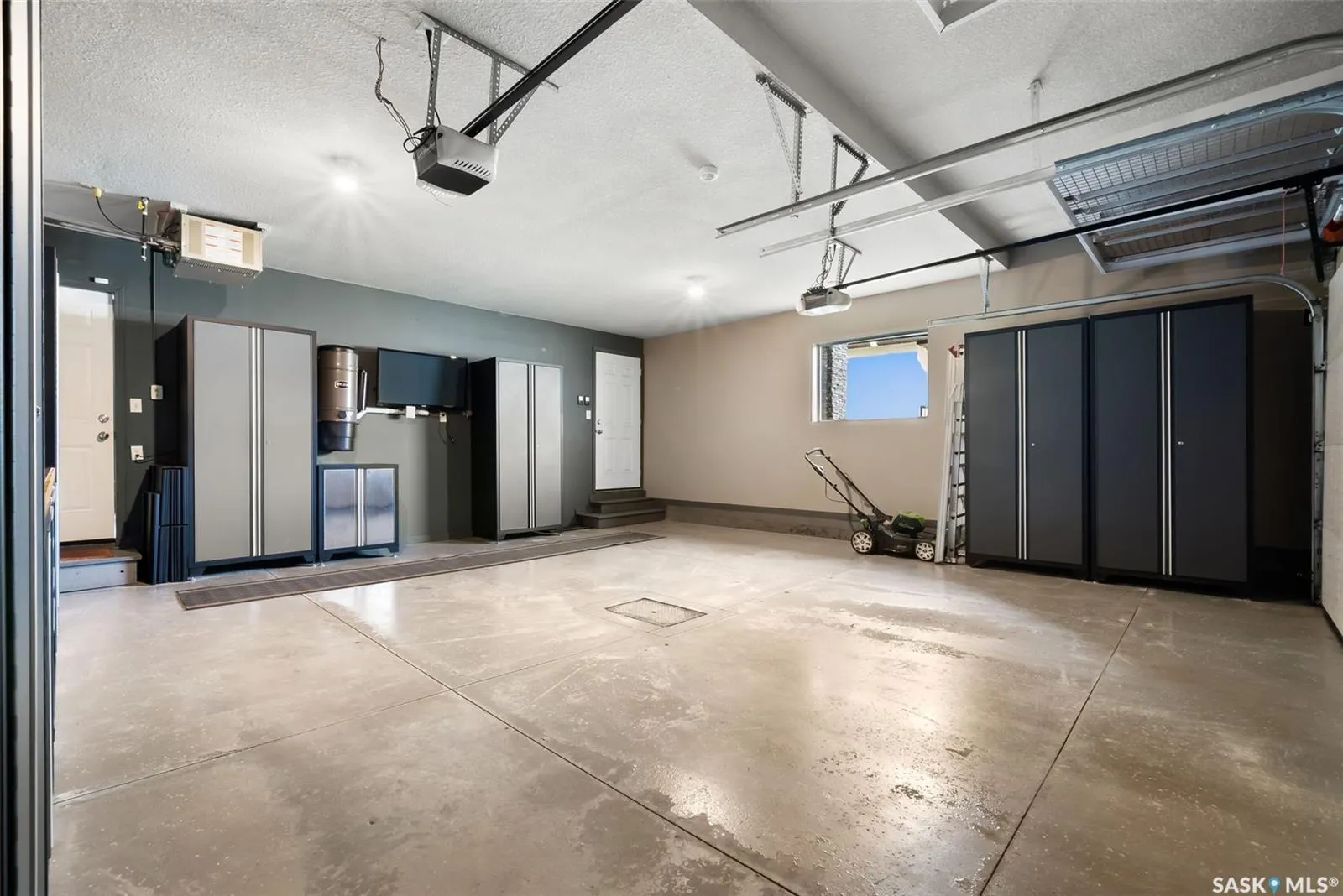 8062 Wascana Gardens DRIVE