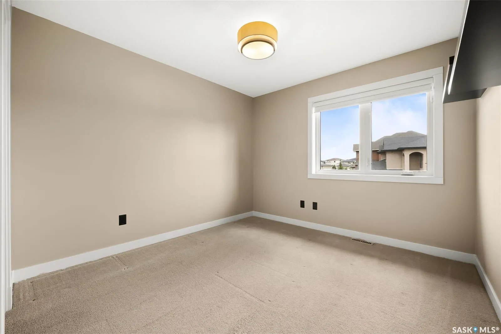 8062 Wascana Gardens DRIVE
