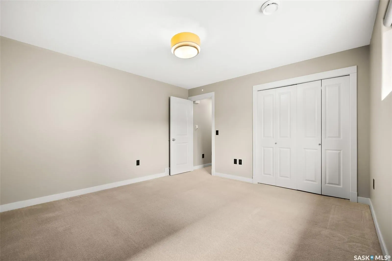 8062 Wascana Gardens DRIVE