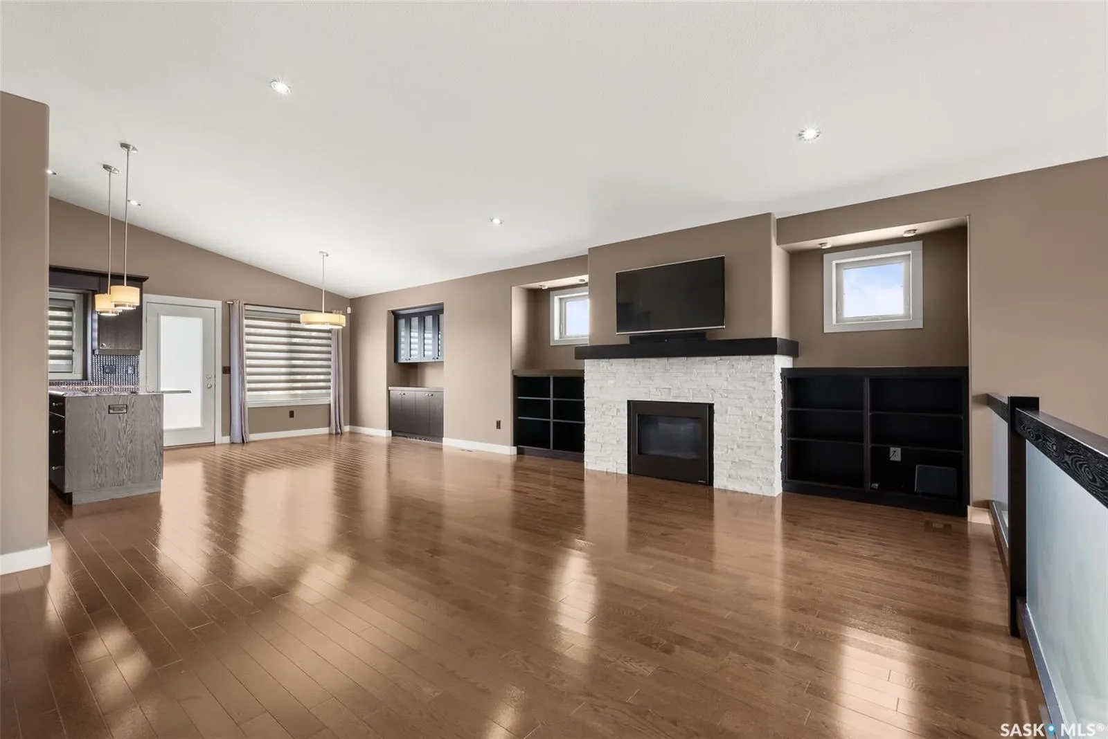 8062 Wascana Gardens DRIVE