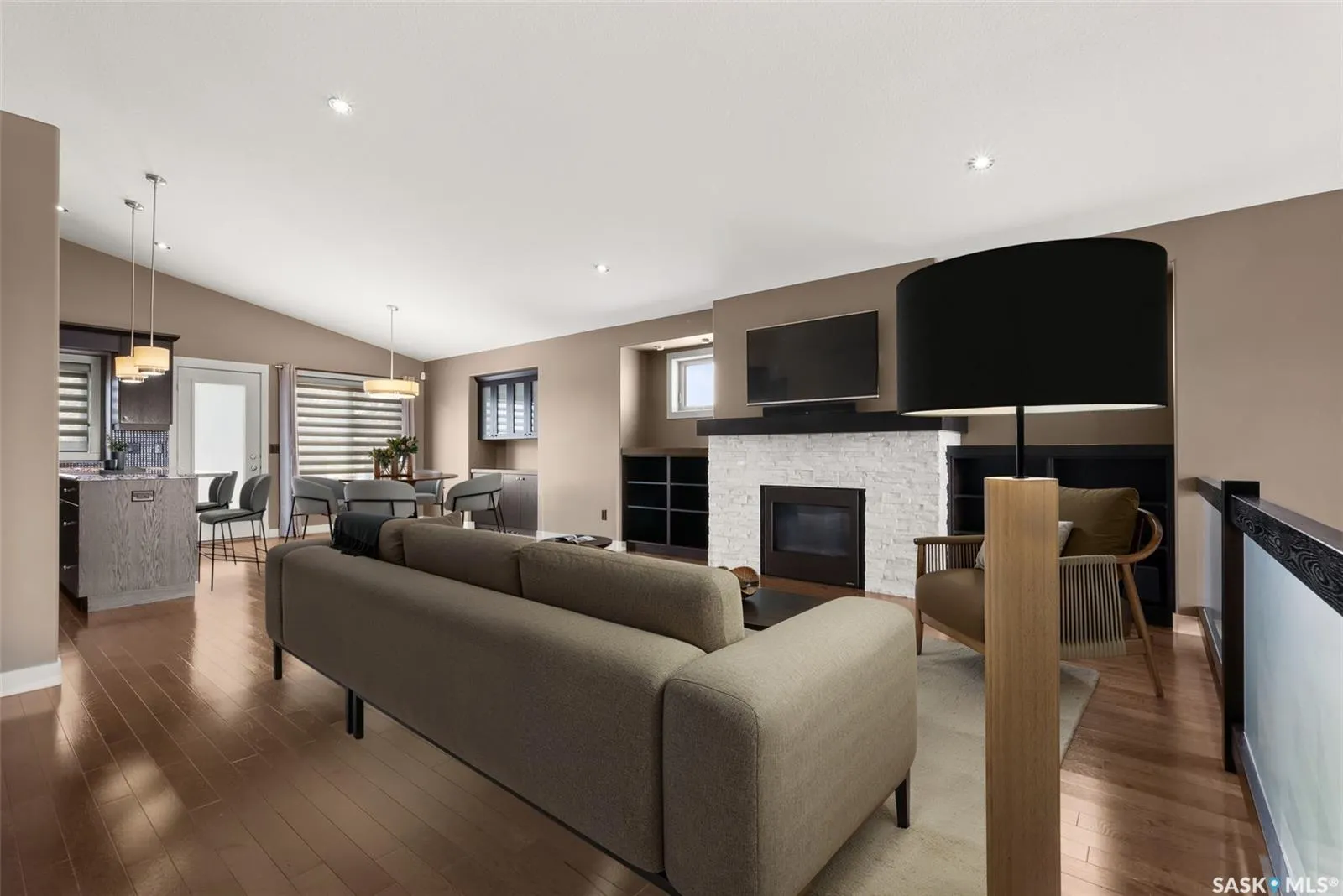 8062 Wascana Gardens DRIVE