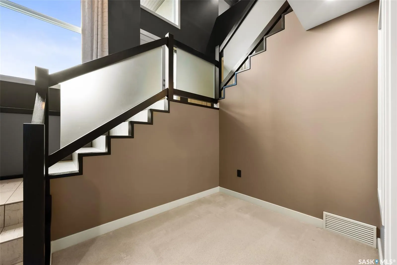 8062 Wascana Gardens DRIVE