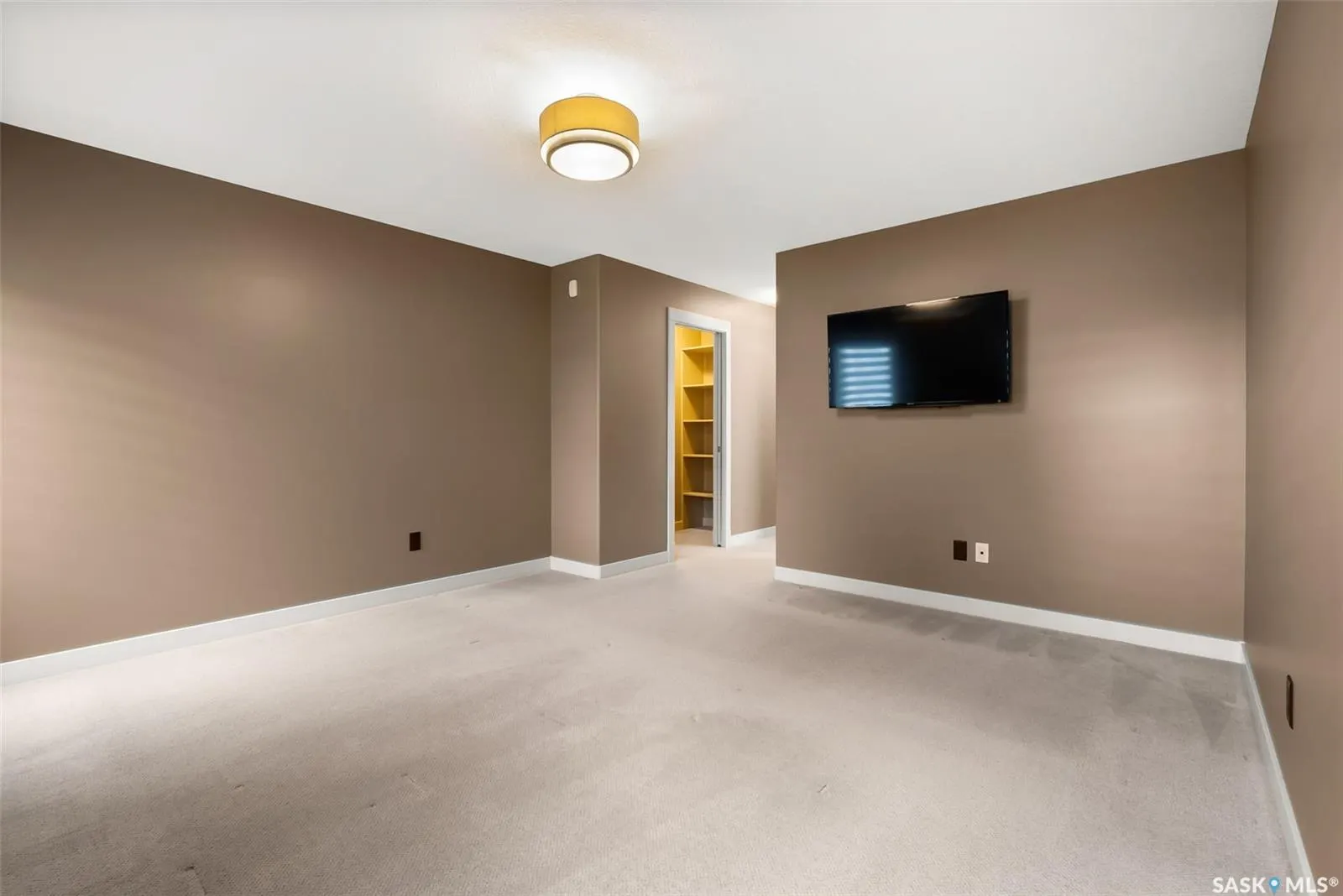 8062 Wascana Gardens DRIVE