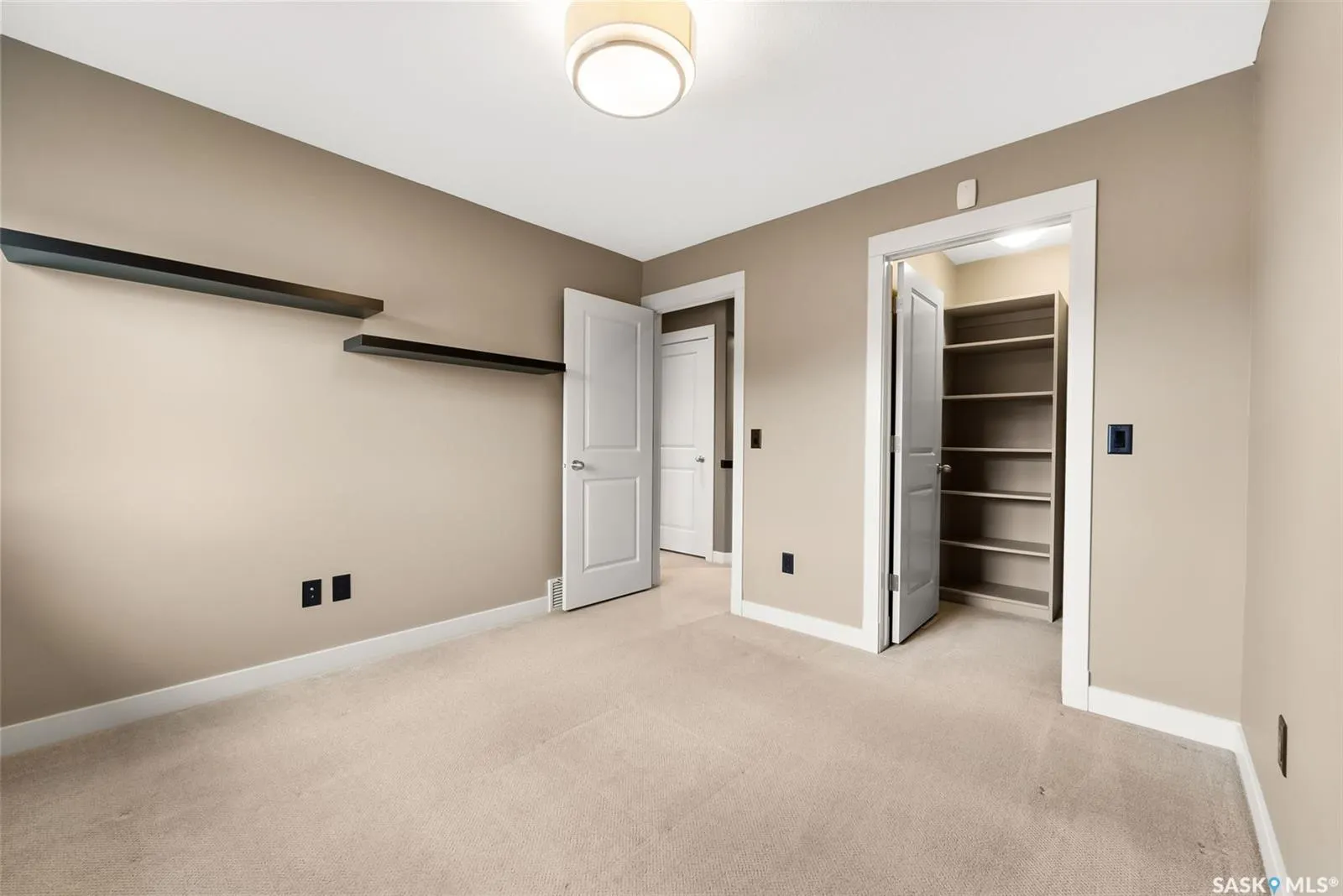 8062 Wascana Gardens DRIVE