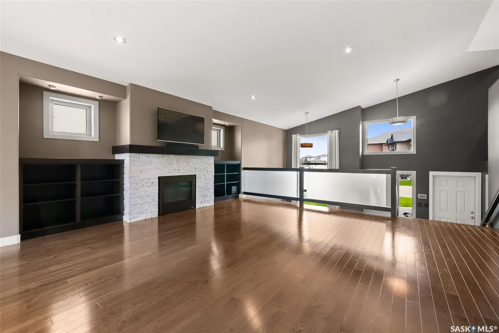 8062 Wascana Gardens DRIVE