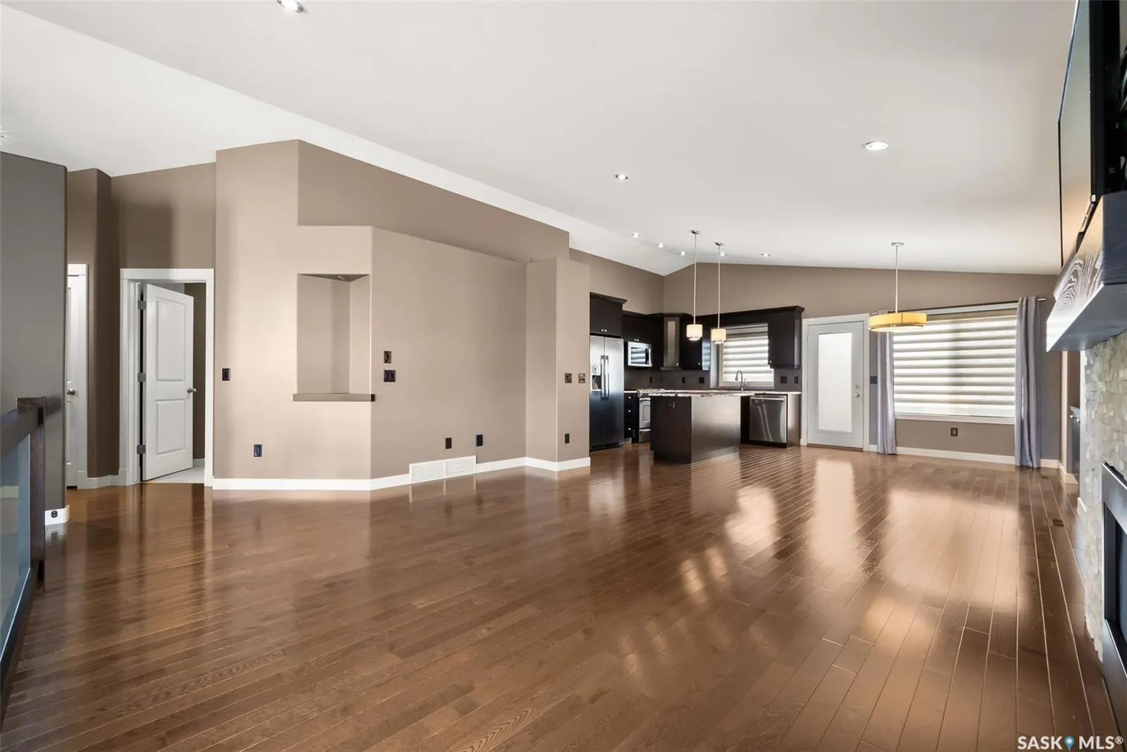 8062 Wascana Gardens DRIVE