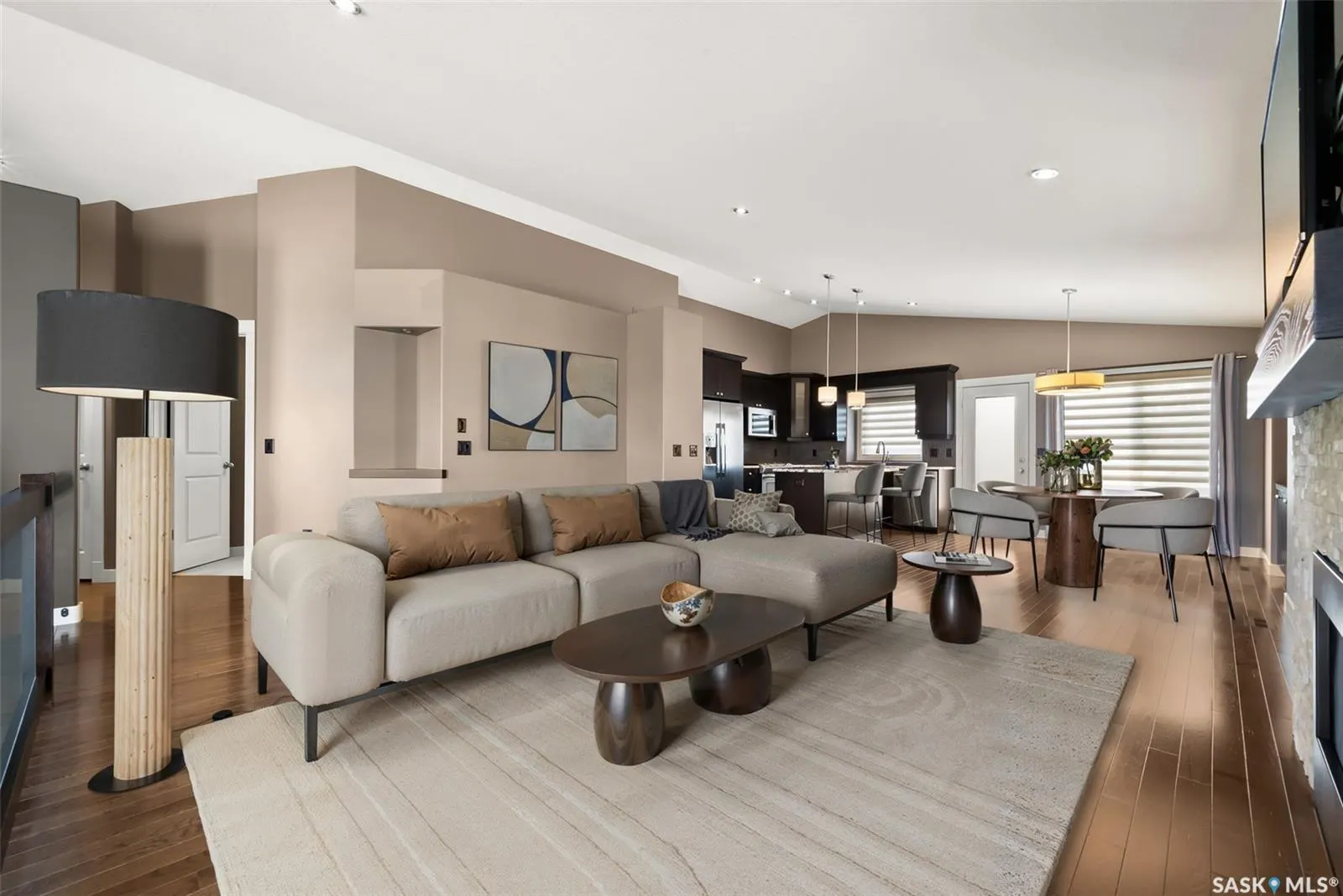 8062 Wascana Gardens DRIVE