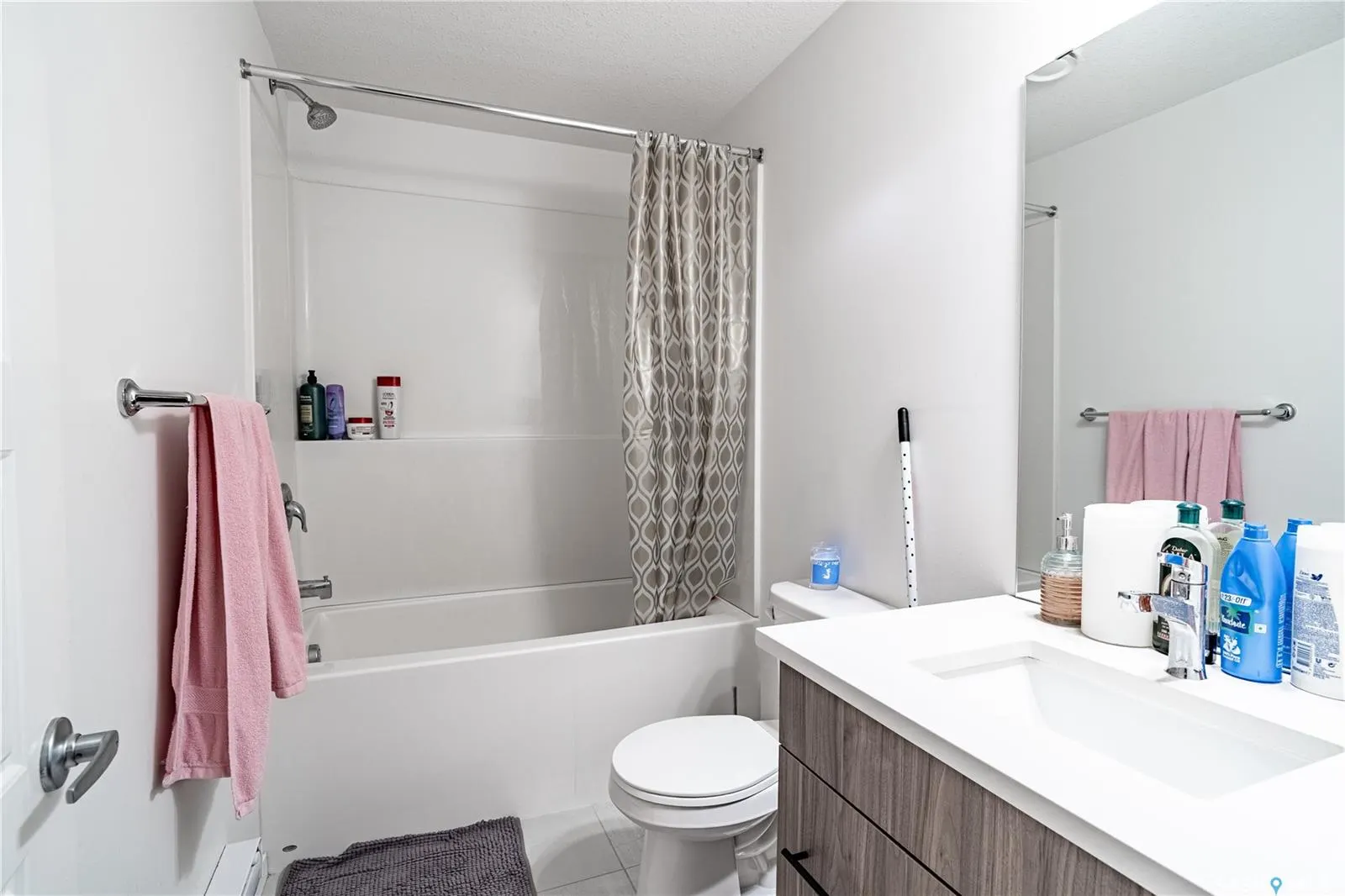 3108 Crosbie CRESCENT