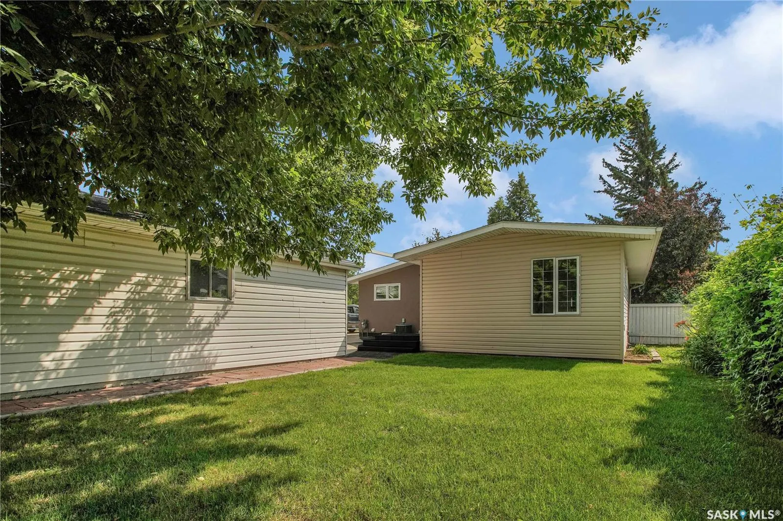 26 Columbia DRIVE