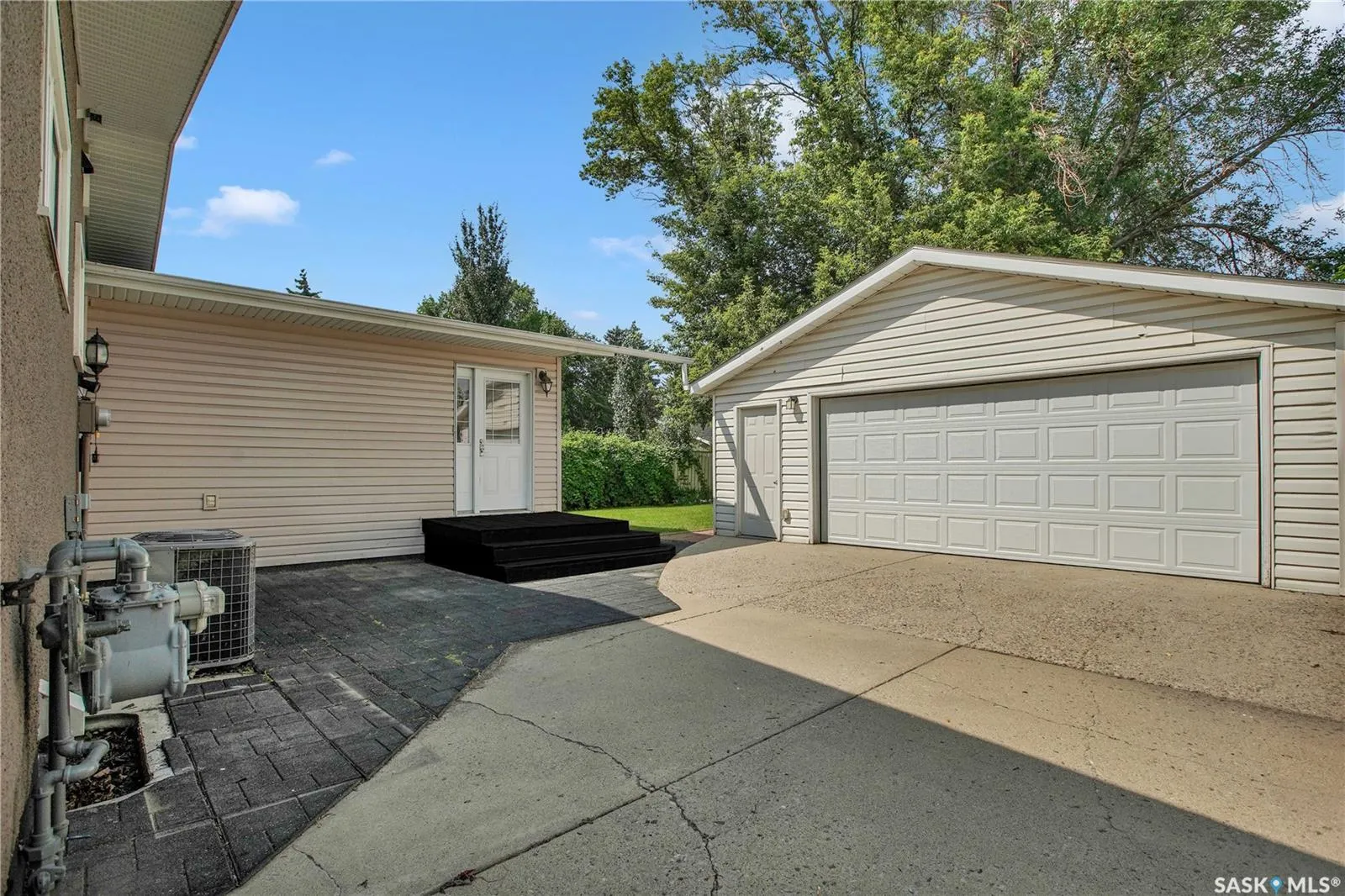 26 Columbia DRIVE