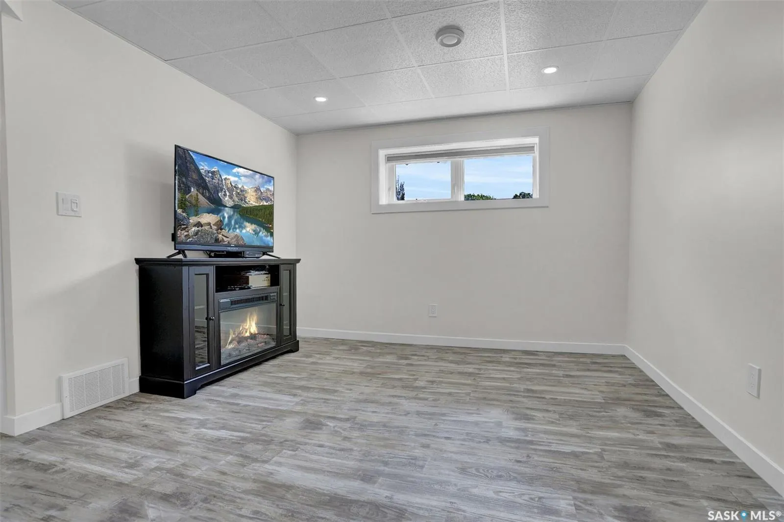 586 Rink AVENUE
