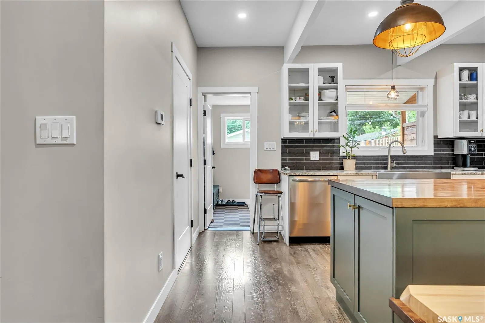 222 7th STREET E