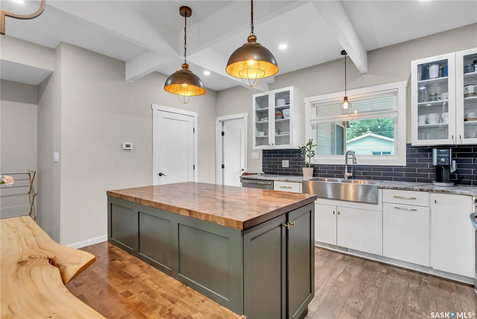 222 7th STREET E