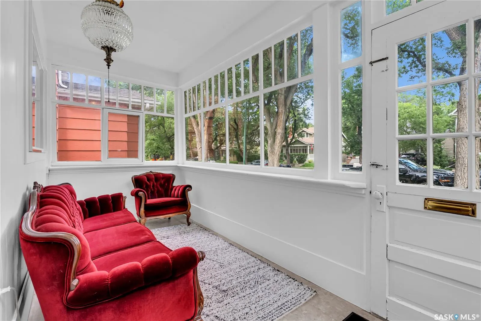 222 7th STREET E