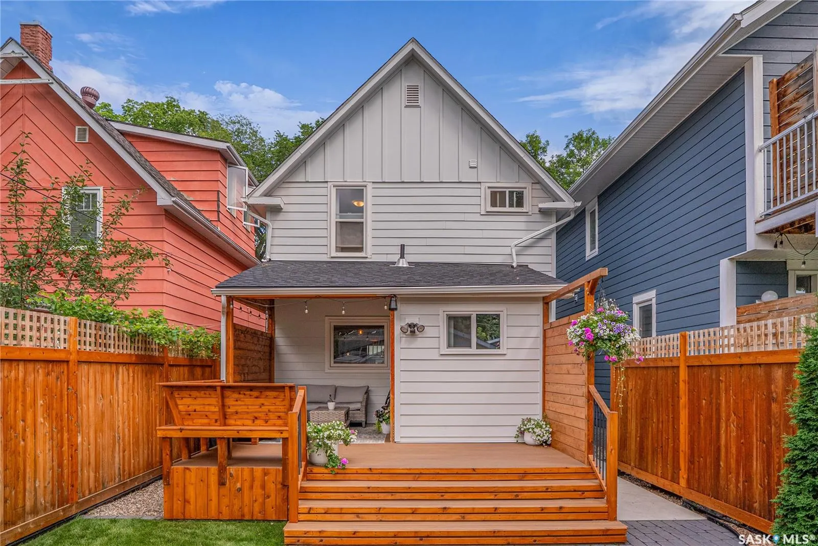 222 7th STREET E