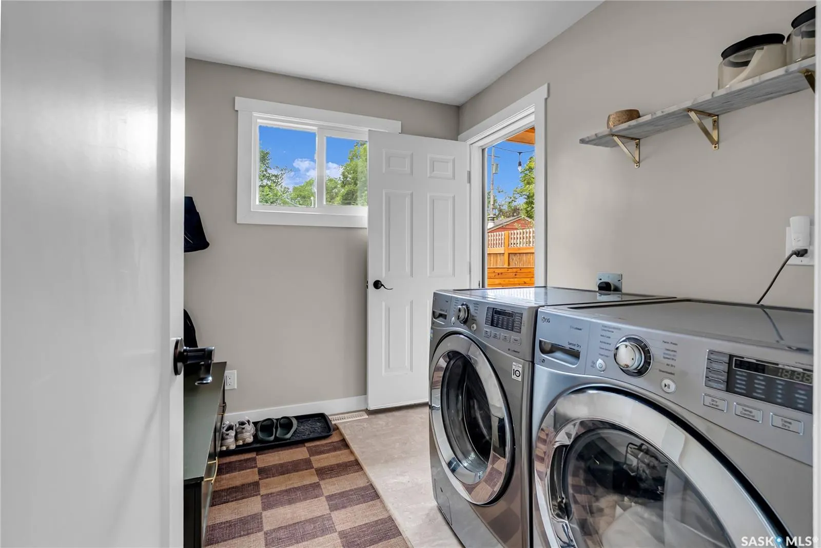 222 7th STREET E