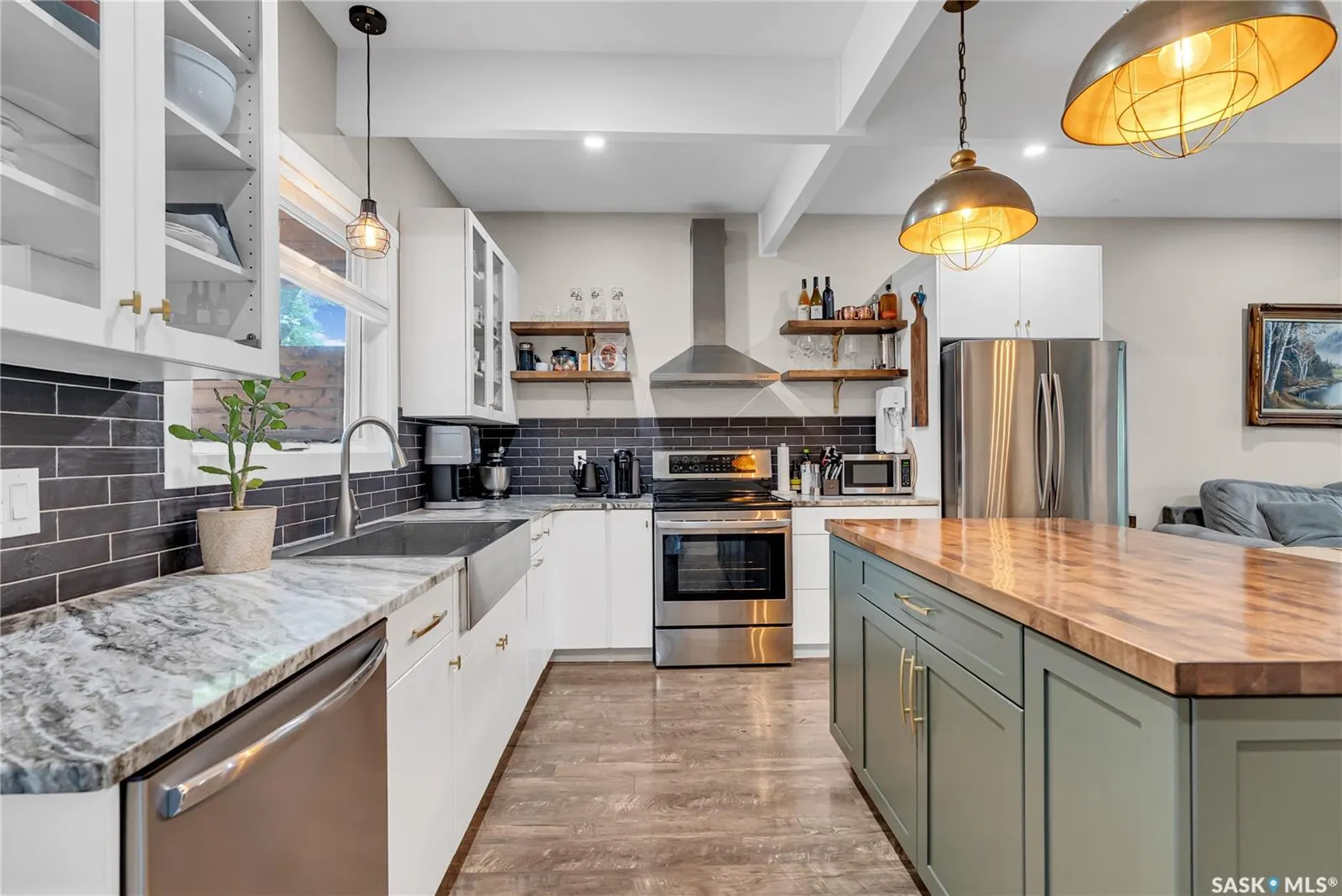 222 7th STREET E