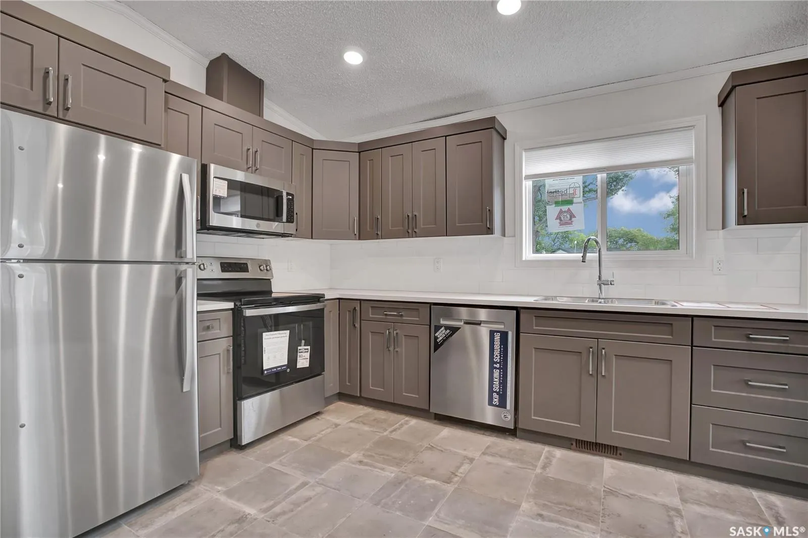 1524 Rayner AVENUE, #320