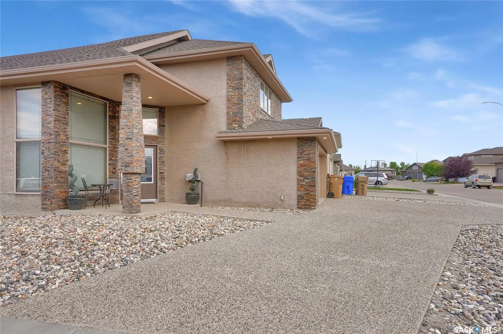2402 Jameson CRESCENT
