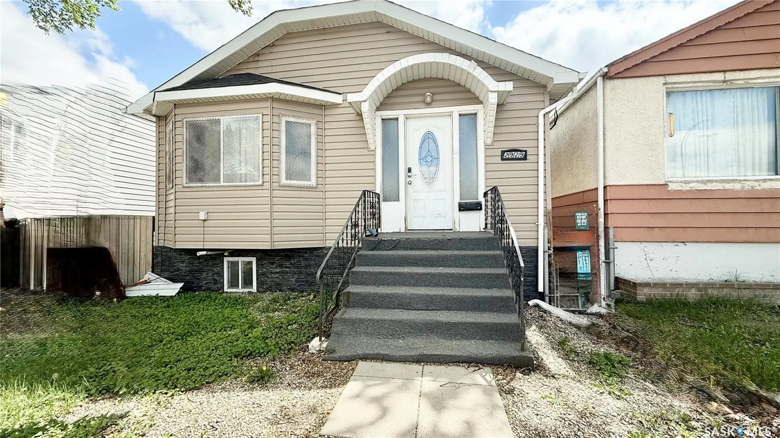 2929 DEWDNEY AVENUE