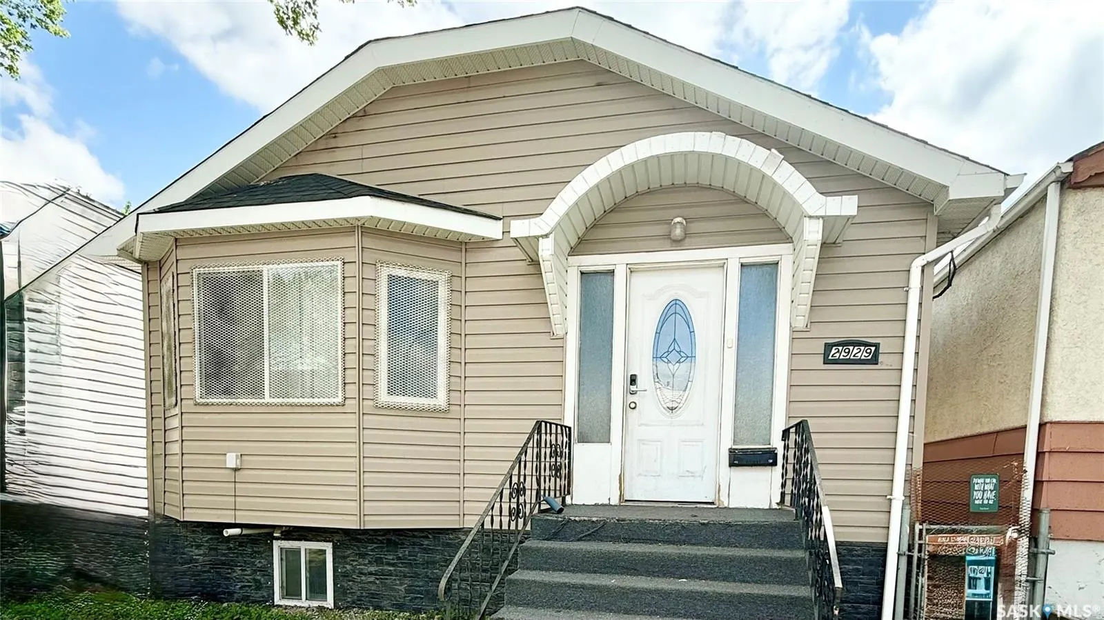 2929 DEWDNEY AVENUE