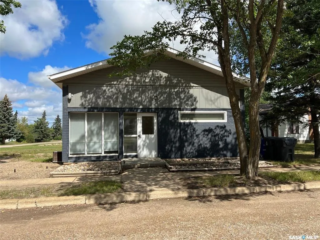 203 Railway AVENUE